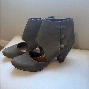 ALL BLACK Ankle Heeled Boots